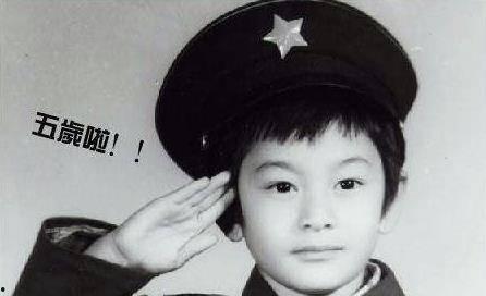 黄晓明爆料小时候视频,曝光珍贵视频，带你重温童年的无忧时光